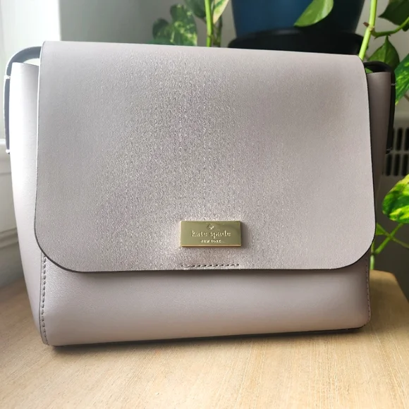 NWOT Kate Spade Putnam Drive Madie Smooth Grey Lavender Leather Crossbody Bag - Picture 1 of 16